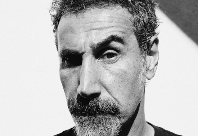 Pamatykite naujausią „System of a Down” vokalisto Serj Tankian vaizdo klipą „Cartoon Buyer”